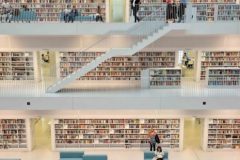 2-Platz_Andreas-Schachl_Allgemein_moderne-Bibliothek