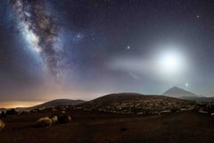 3-Platz_Lukas-Zitz_Natur_Milchstraße-mit-Vulkan-Teide-1-495x400