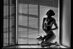 Mensch2_906_Walter-Trausinger_Mensch_Am-Fenster