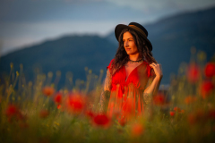 Mensch3_909_Alexander-Schwarz_Mensch_ImMohnfeld